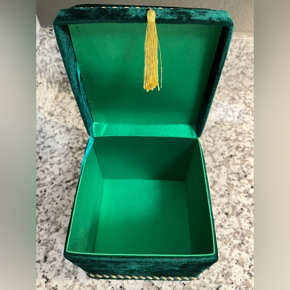 Velvet Jewelry keepsake box - Picture 6 of 6